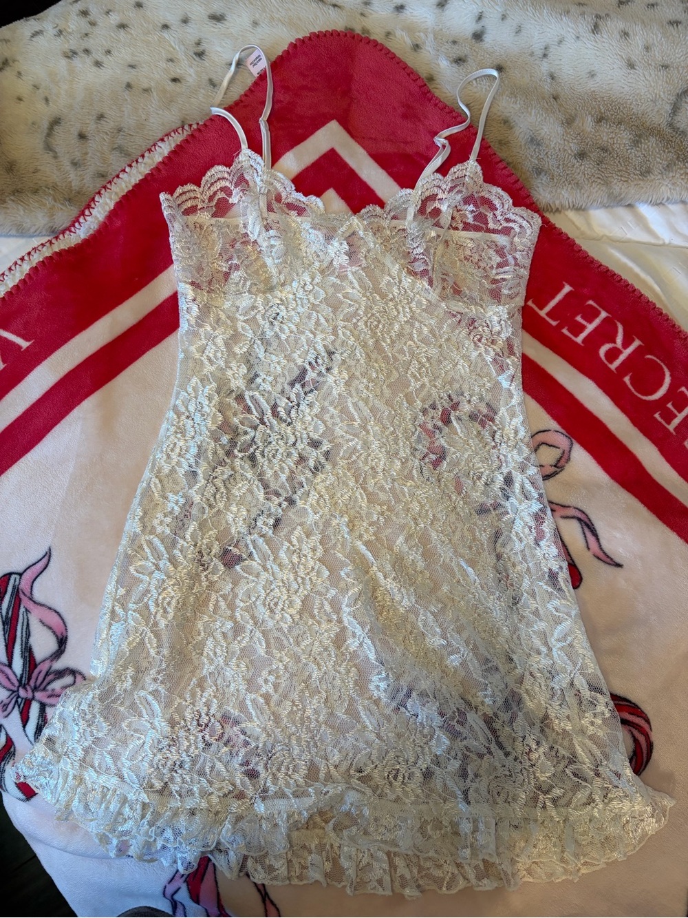 Vintage la vie en rose Ivory Lace Chemise Slip